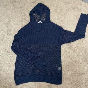 mia & tess navy blue crocheted knit sweater with hood or used as a cowl. Size L